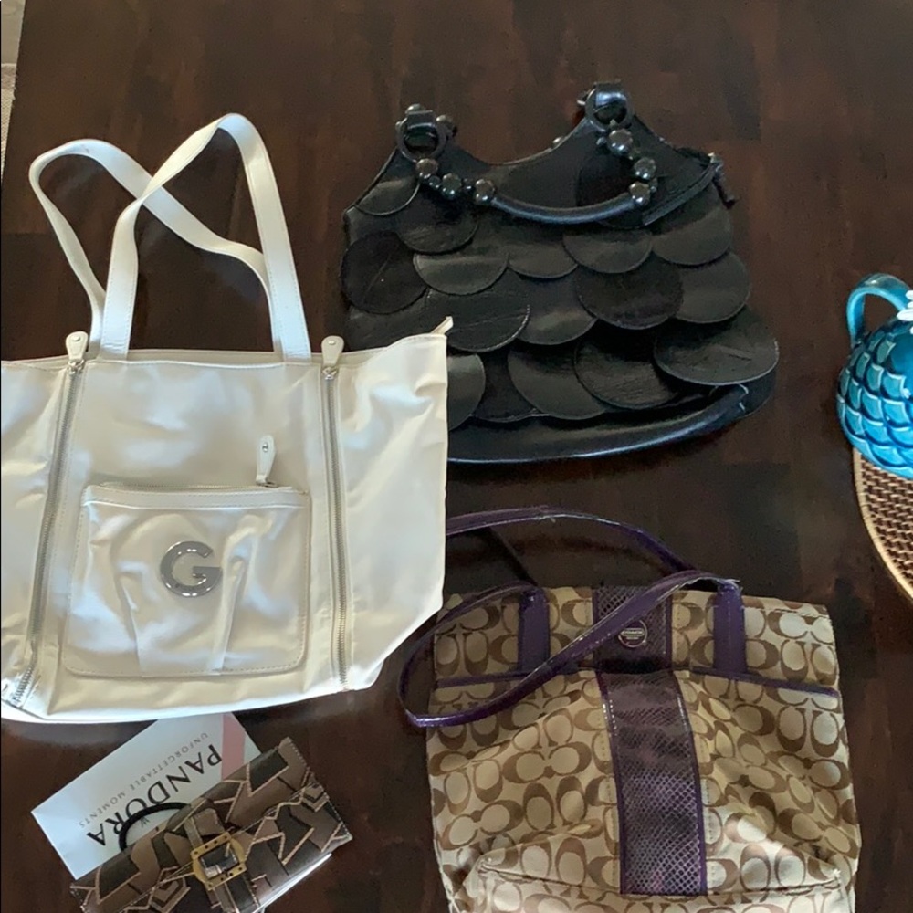 3 shoulder bags